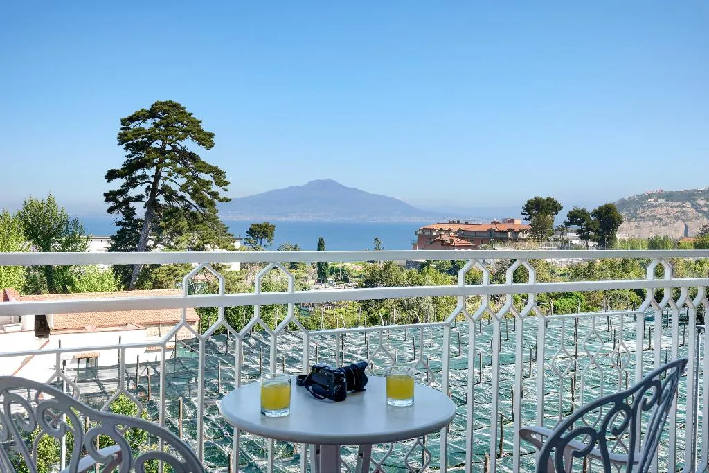 Double or Twin COMFORT SEA VIEW Room, Grand Hotel De La Ville, Naples