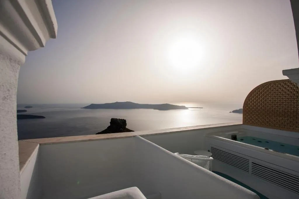 SUITE WITH JACUZZI Room, Andronikos Santorini, Santorini