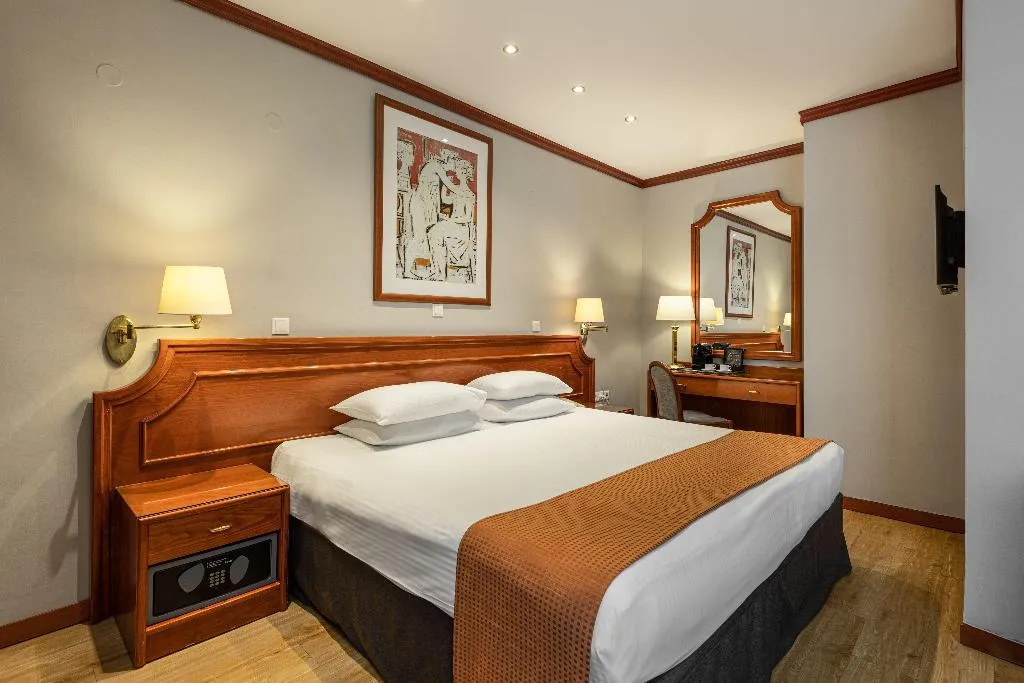 SUITE KING SIZE BED Room, Holiday Inn Thessaloniki, Halkidiki