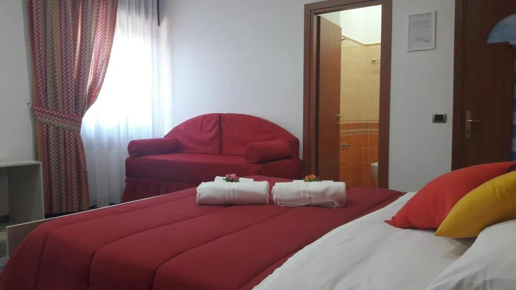 Room, B&B Cornelia, Naples