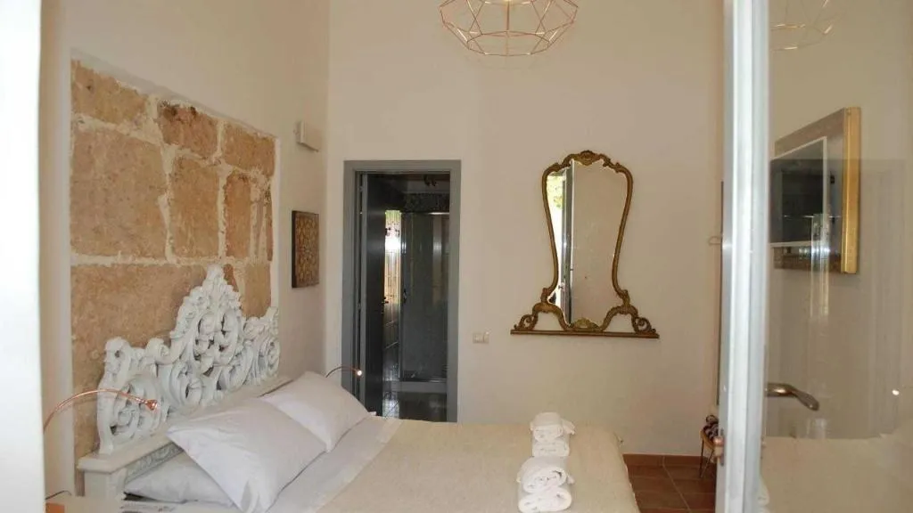 Room, Intalloi, Catania