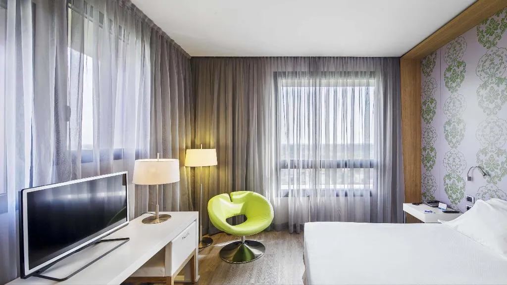 JUNIOR SUITE STANDARD Room, NH Milano Fiera, Milan