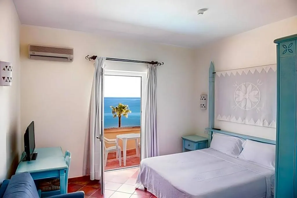 QUADRUPLE SEA VIEW Room, LH Pedraladda Resort, Alghero