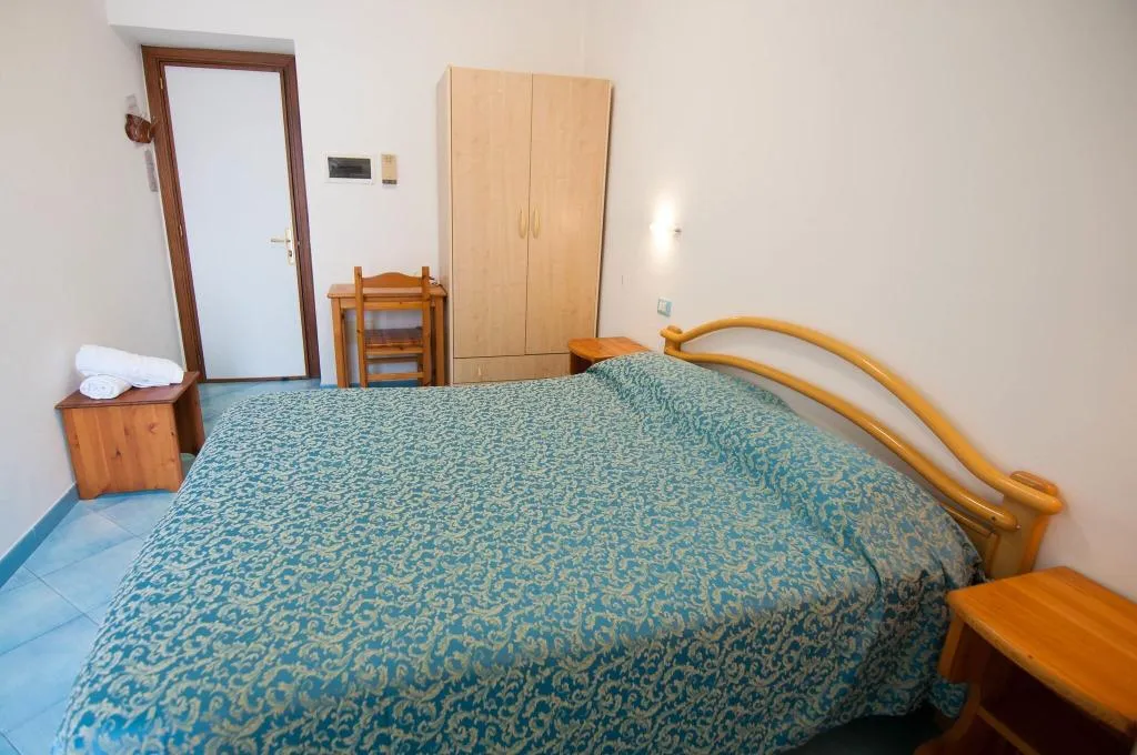Room, Albergo Macrì, Naples