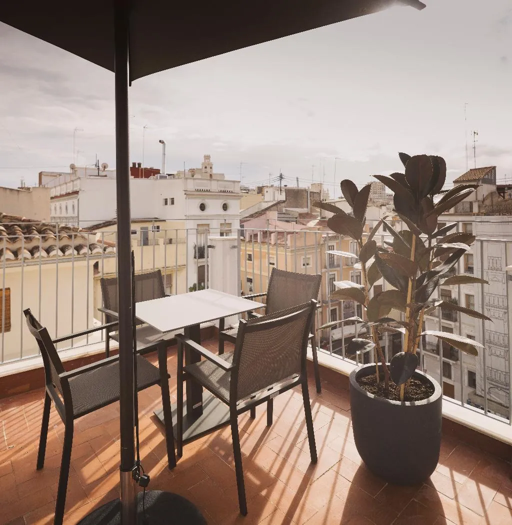 Terrace, Anderson City Flats, Valencia