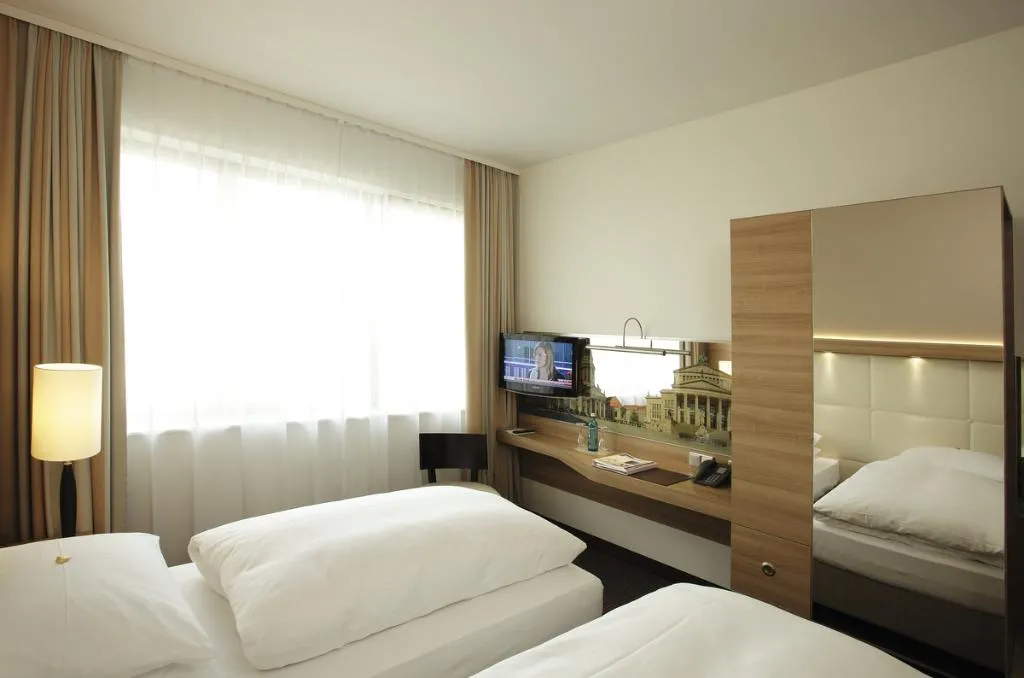 Double or Twin COMFORT Room, H4 Hotel Berlin Alexanderplatz, Berlin