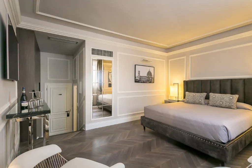 DOUBLE DELUXE Room, Palazzo Alfieri, Florence