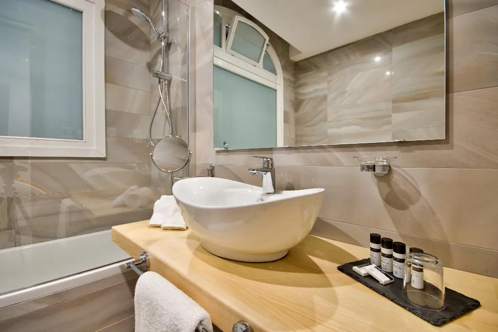 SUITE SUPERIOR CITY VIEW Room, The British Suites, Malta