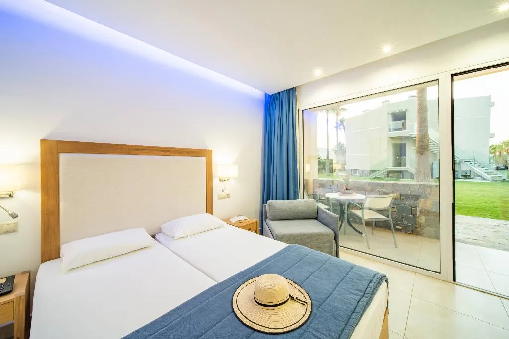 TRIPLE THREE BEDS Room, Aeolos Beach, Crete