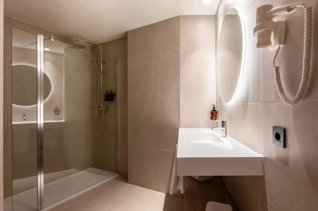 Double or Twin STANDARD Room, Acta Piramides, Madrid