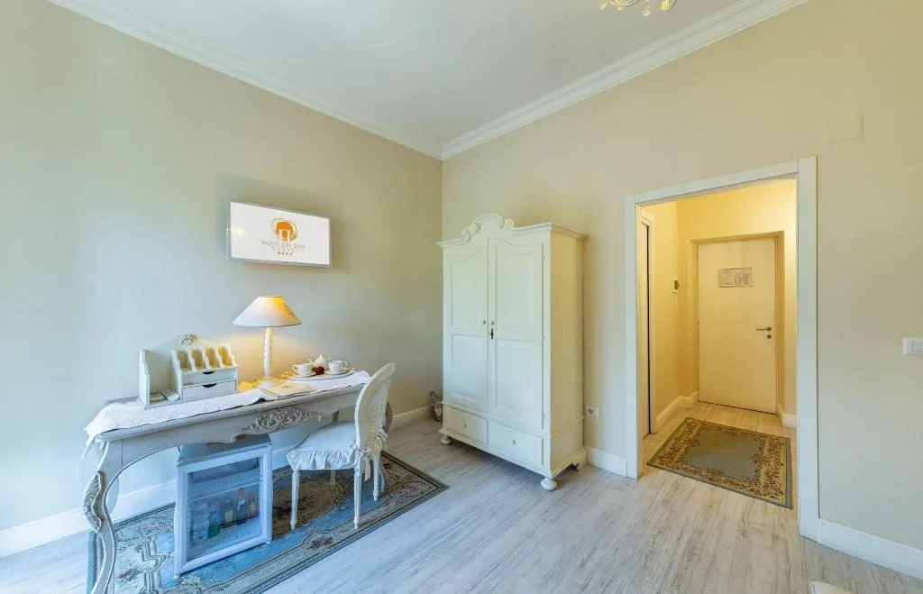 Room, Hotel Del Sole, Naples