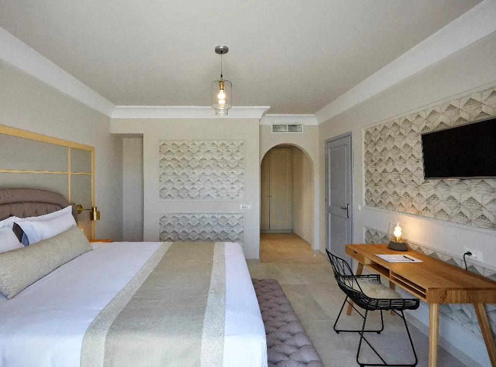SUITE WITH PRIVATE POOL Room, De Sol Hotel & Spa, Santorini