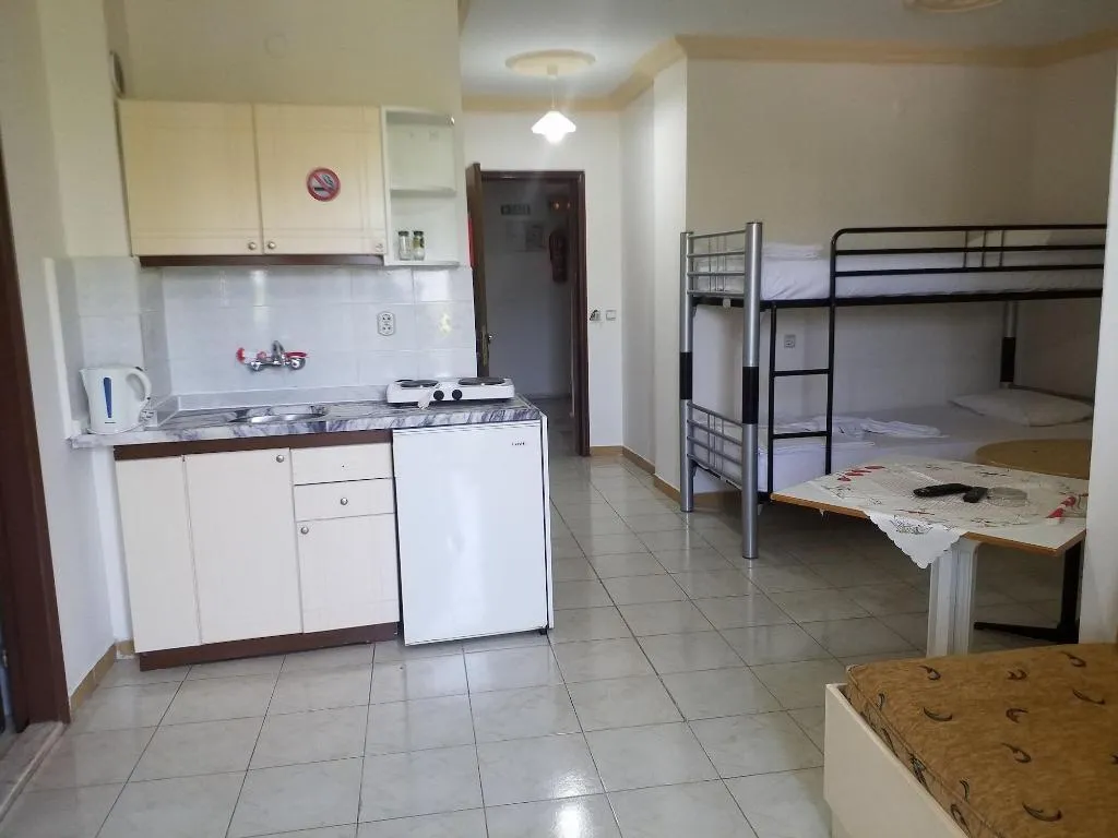 Room, Kamelya, Dalaman