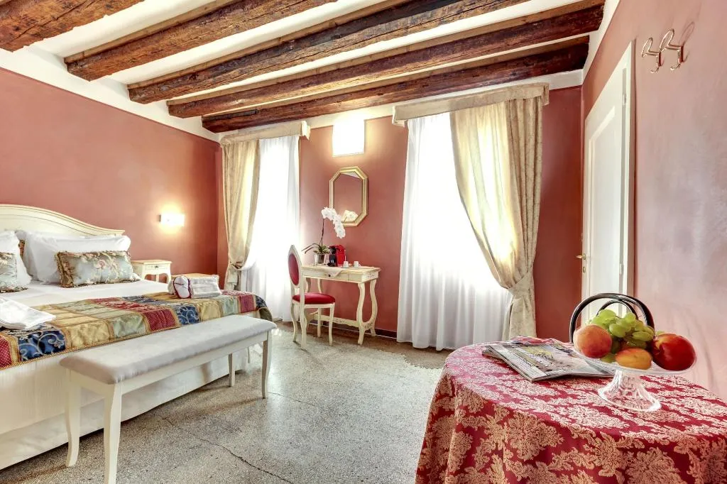Room, Ca' Riza, Venice