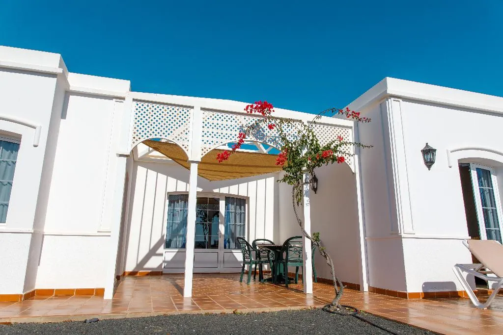 BUNGALOW CAPACITY 2 TWO BEDROOMS Room, Apartamentos LIVVO Coloradamar, Lanzarote