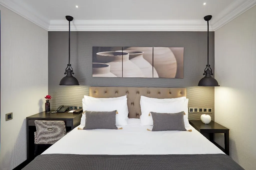 TRIPLE WITH TERRACE Room, Hotel Cortes Rambla, Barcelona