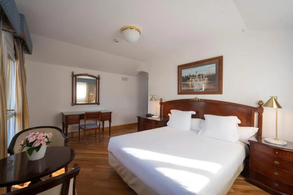 JUNIOR SUITE STANDARD Room, Miranda and Suizo, Madrid