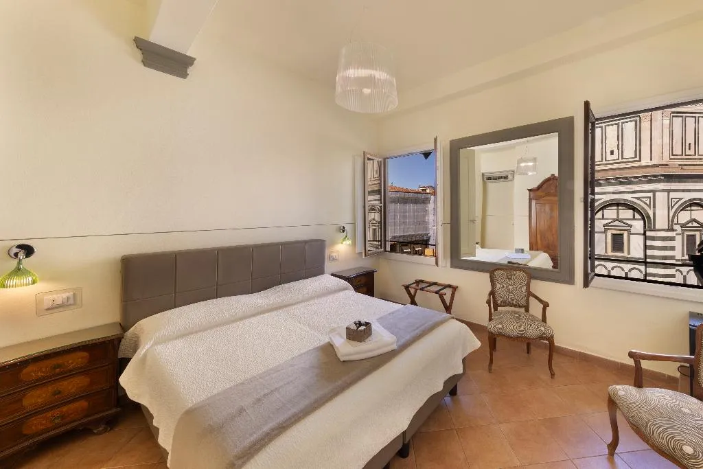 Room, Soggiorno Battistero, Florence