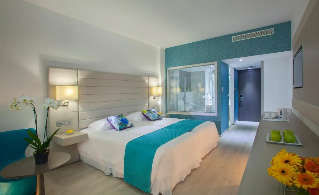 SINGLE SIDE SEA VIEW Room, King Evelthon Beach Hotel & Resort, Cyprus