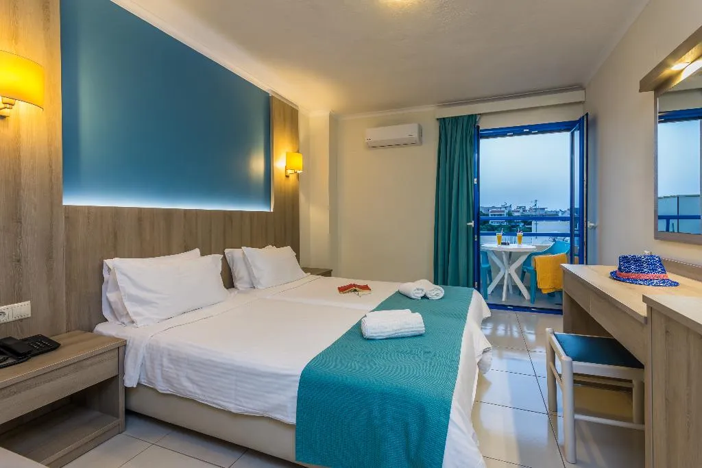 TRIPLE SUPERIOR Room, Hersonissos Central, Crete