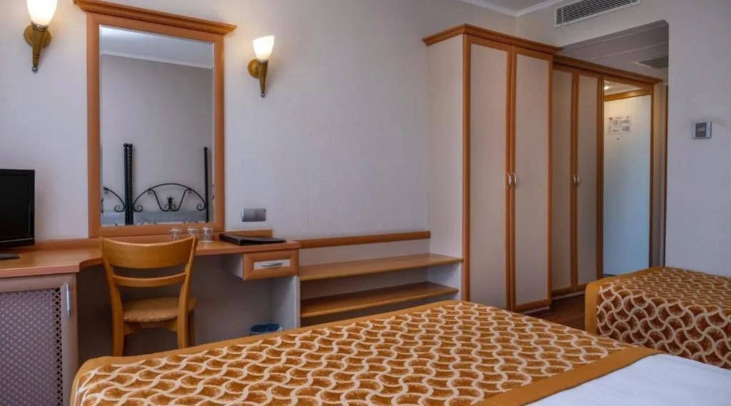 SINGLE POOL VIEW Room, Pine House Hotel, Antalya