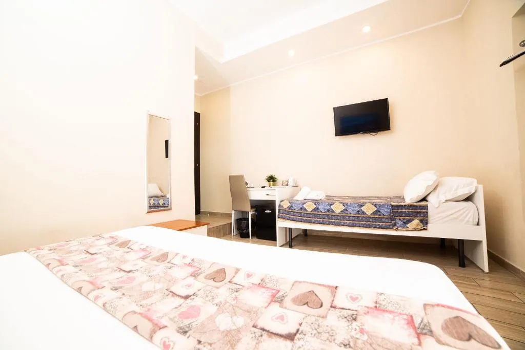 Room, B B Metropolitan, Naples