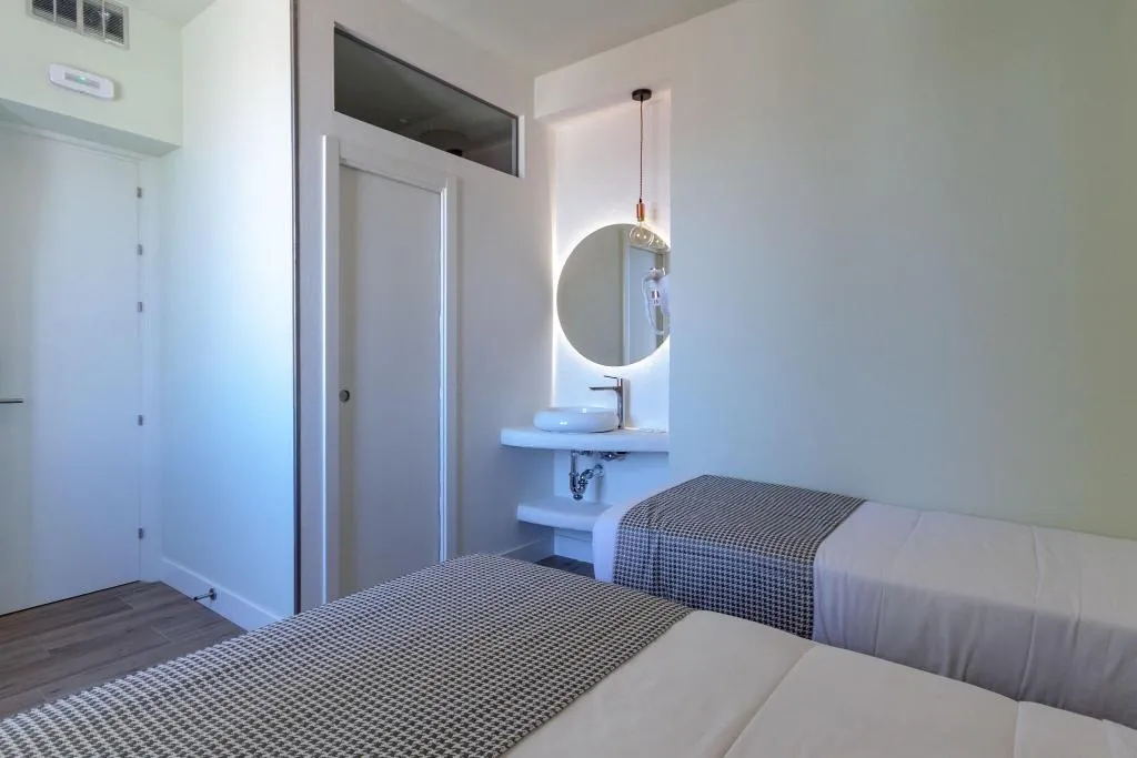 Room, Hostal Charlotte, Madrid