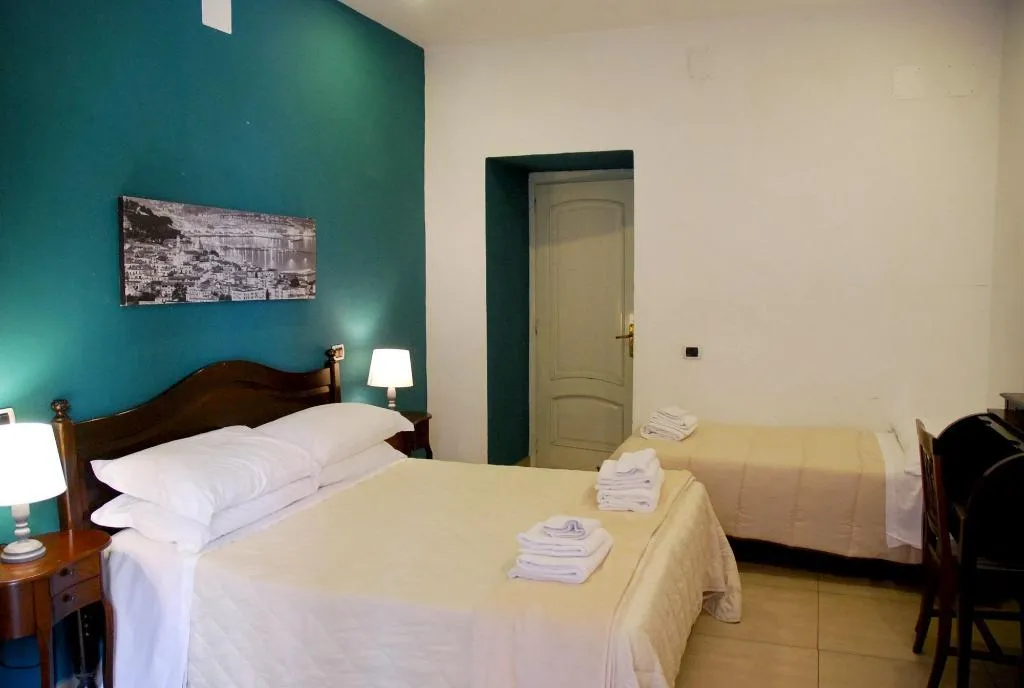 Room, La Locanda Dell Arte, Naples