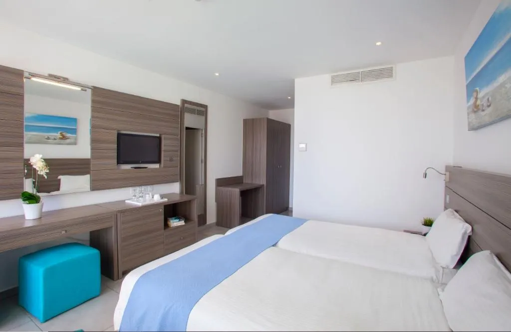 SINGLE SUPERIOR Room, Limanaki Beach, Cyprus