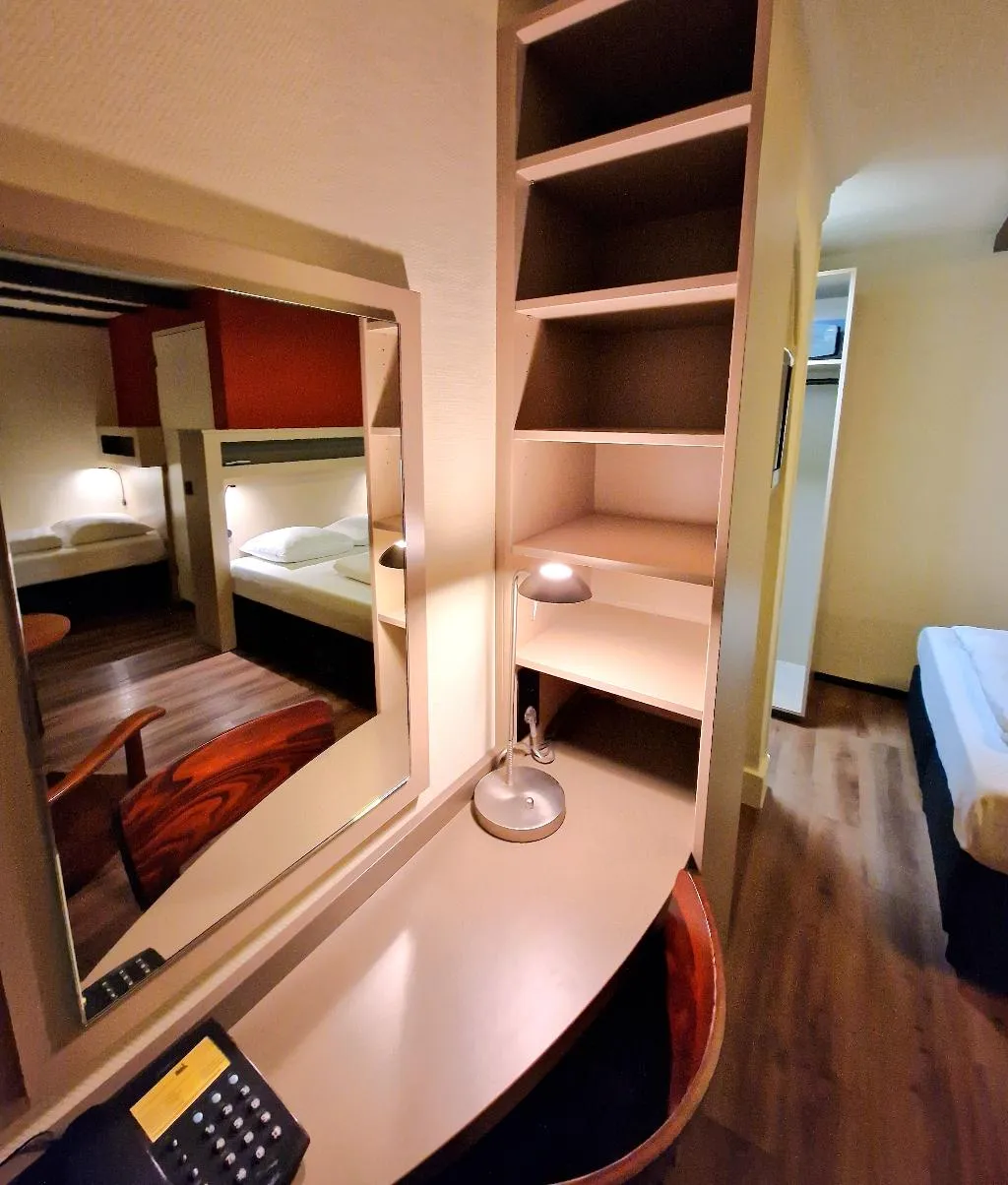 FAMILY ROOM DELUXE Room, A-train, Amsterdam