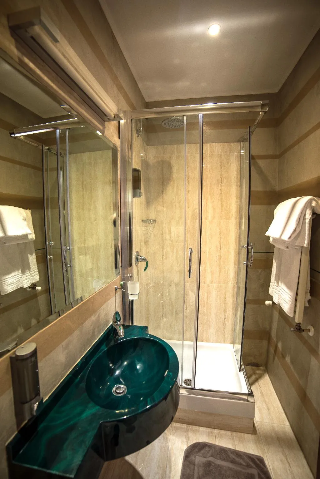 DOUBLE STANDARD Room, Kent, Rome