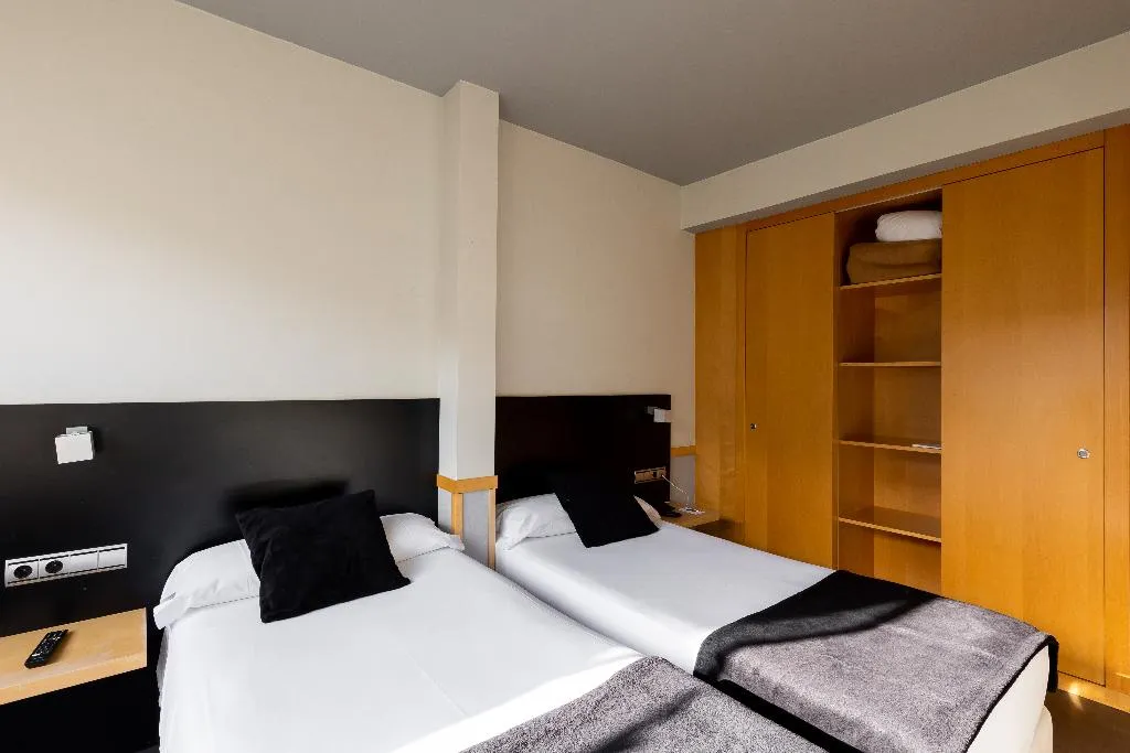 DOUBLE SINGLE USE WITH TERRACE Room, Onix Liceo, Barcelona