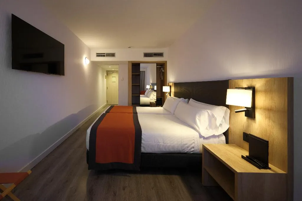 DOUBLE SINGLE USE STANDARD Room, Catalonia Sabadell, Barcelona