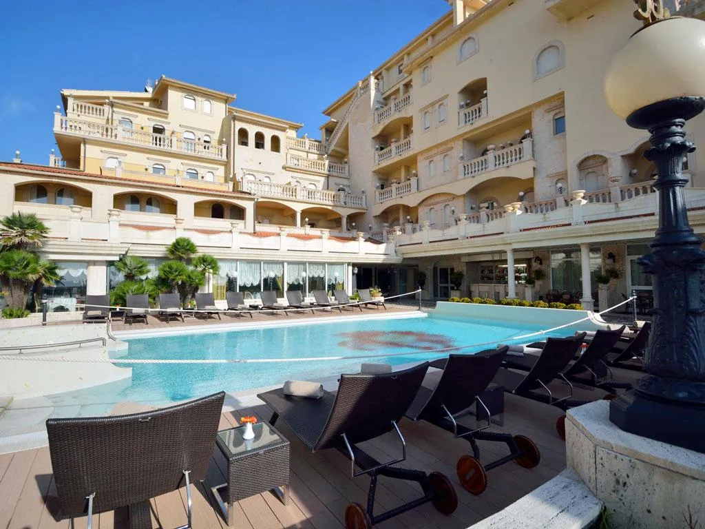 Pool, Hellenia Yachting, Catania