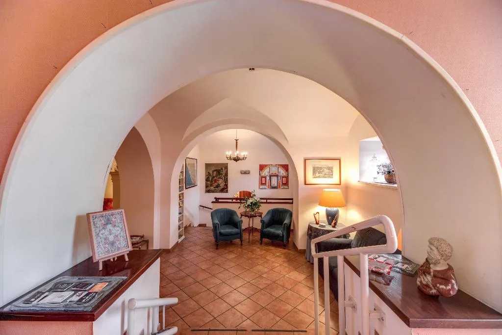 Lobby, Corona, Rome