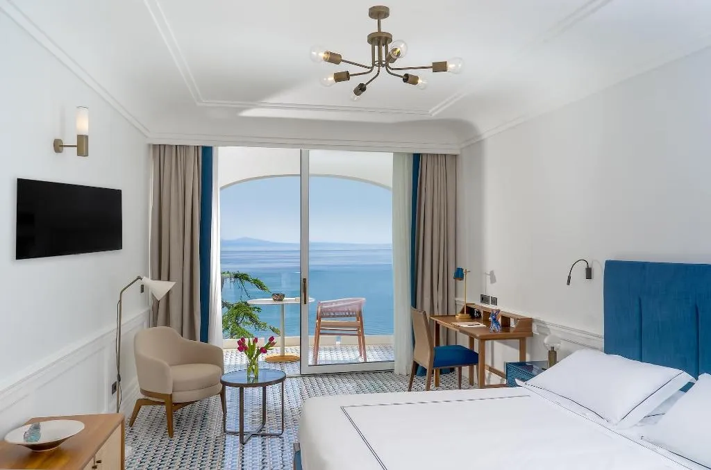 Room, Borgo Santandrea, Naples
