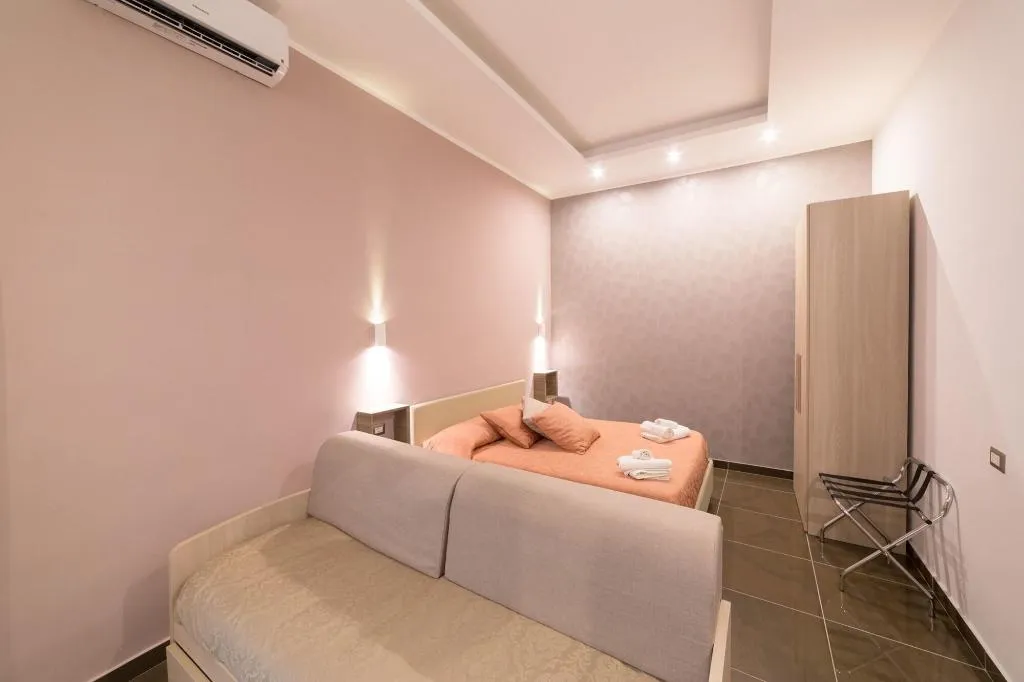 Room, Be Italian Bovio Flats, Naples