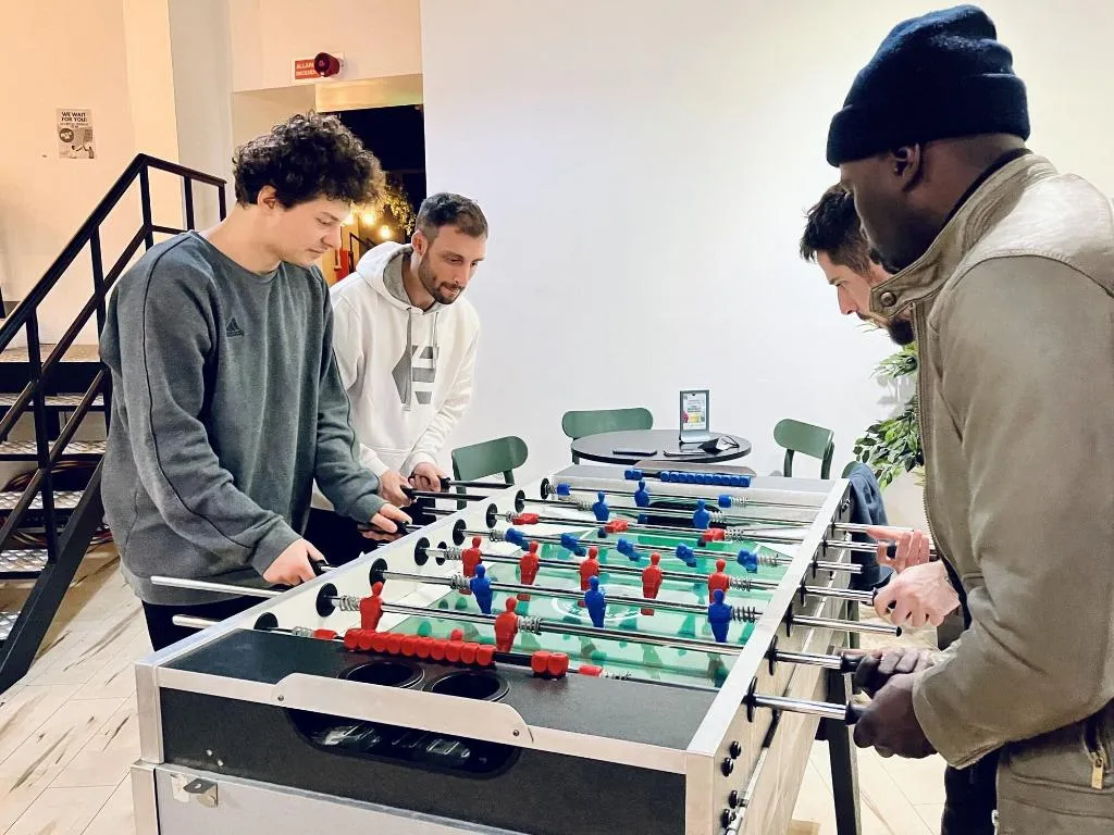 Sports and Entertainment, Queen Hostel, Milan