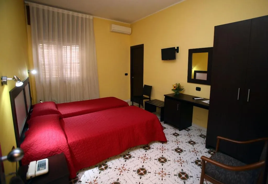 Room, Hotel Del Sole, Naples