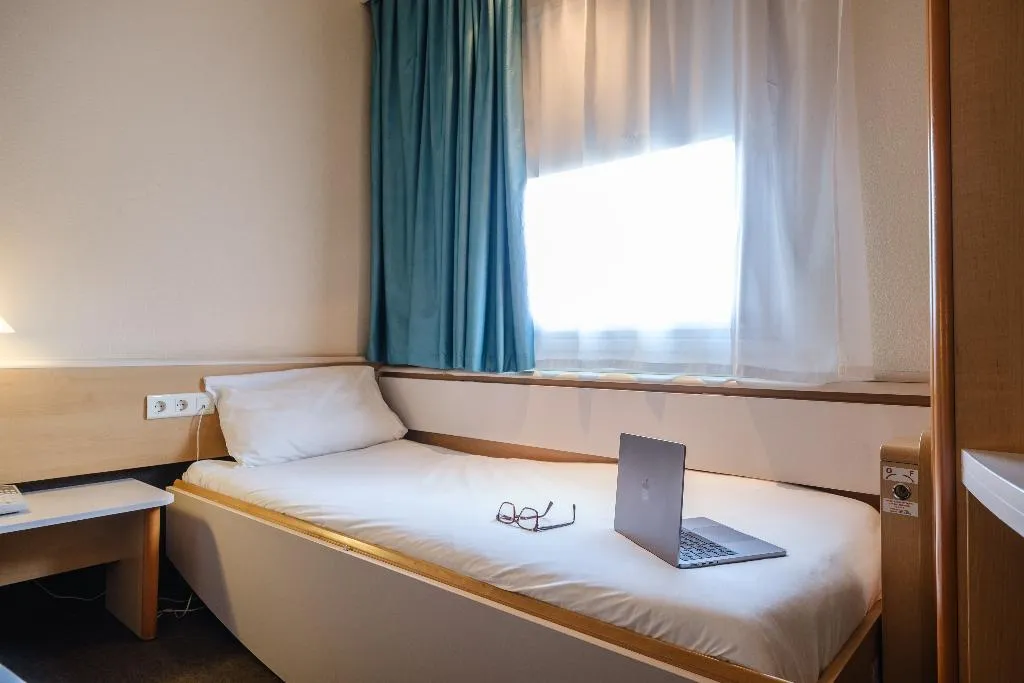 DOUBLE SUPERIOR WITH DOUBLE BED Room, ibis Madrid Alcorcon Tresaguas, Madrid