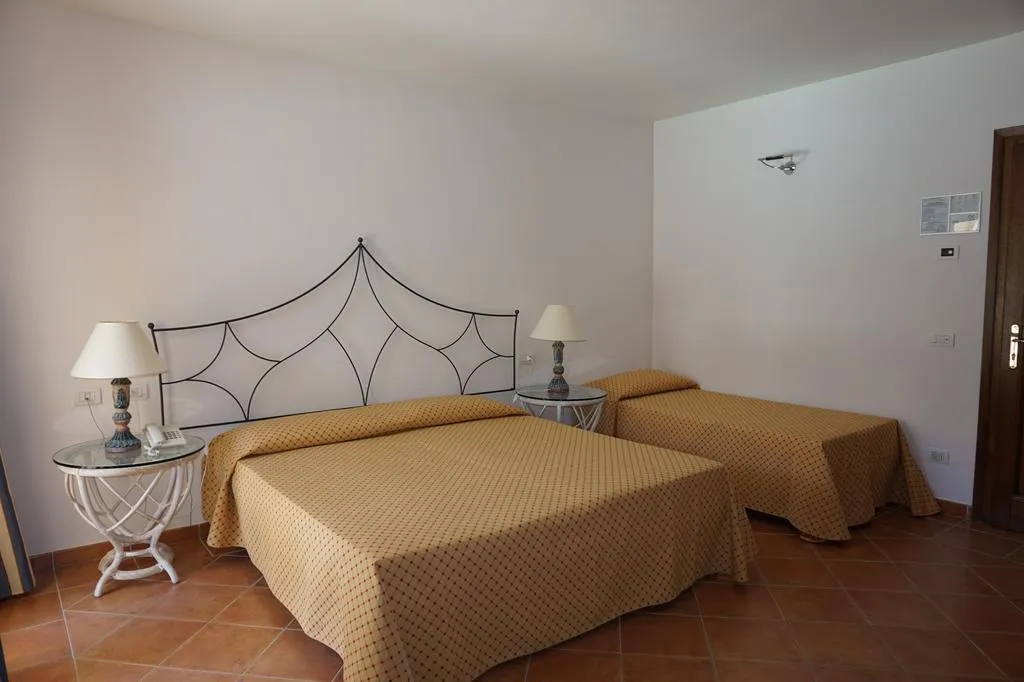 TRIPLE SUPERIOR Room, Monti di Mola, Olbia