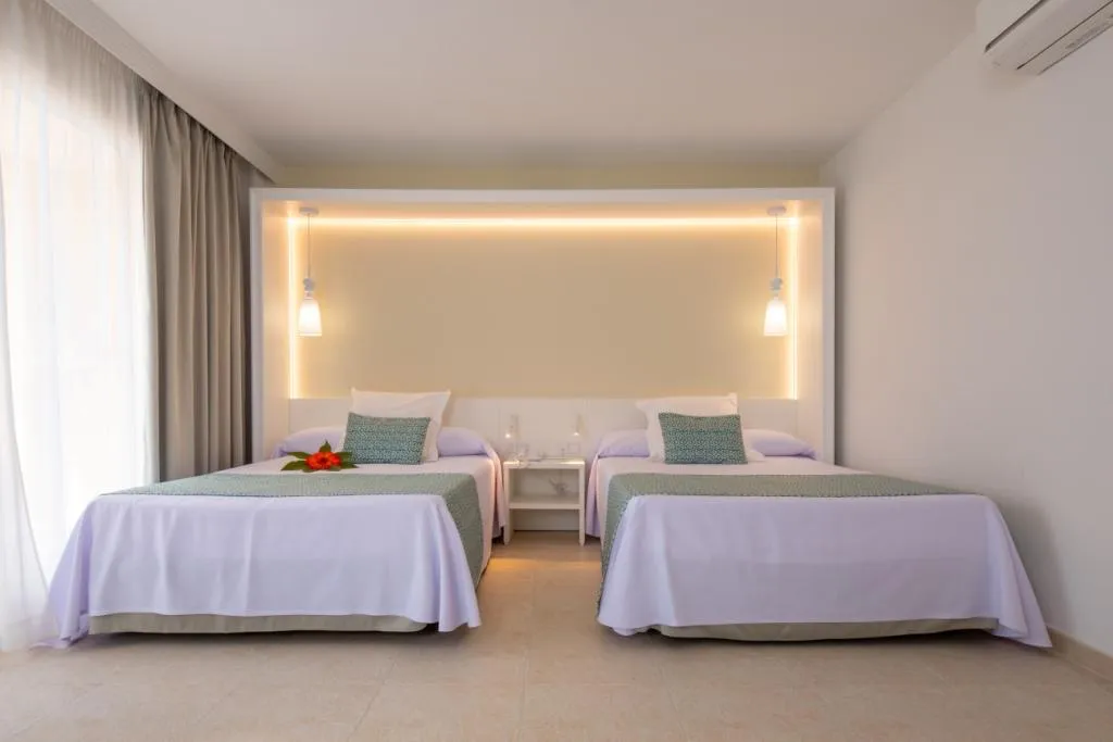 FAMILY ROOM CAPACITY 2 Room, Gran Hotel Peñiscola, Valencia