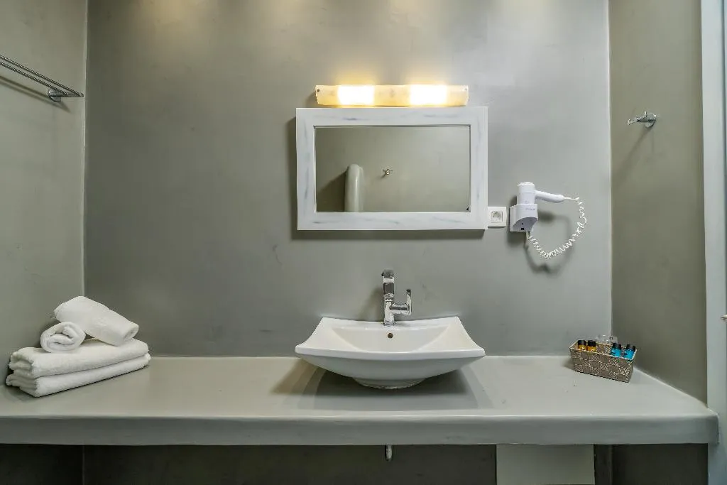 Double or Twin DELUXE Room, Central Fira Hotel, Santorini