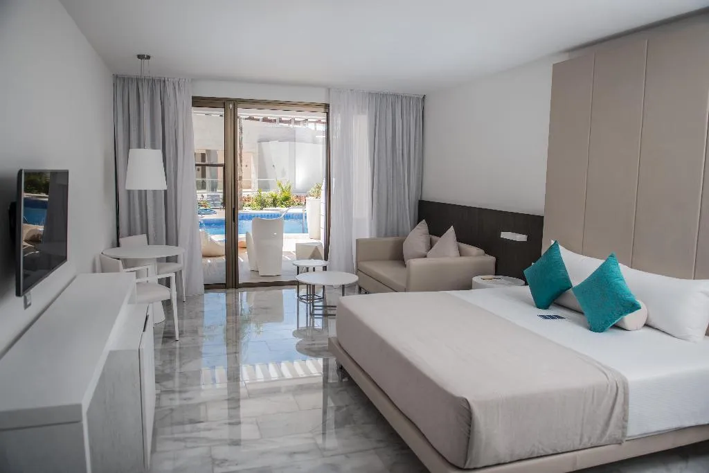 JUNIOR SUITE POOL VIEW Room, Platinum Yucatan Princess, Playa Del Carmen
