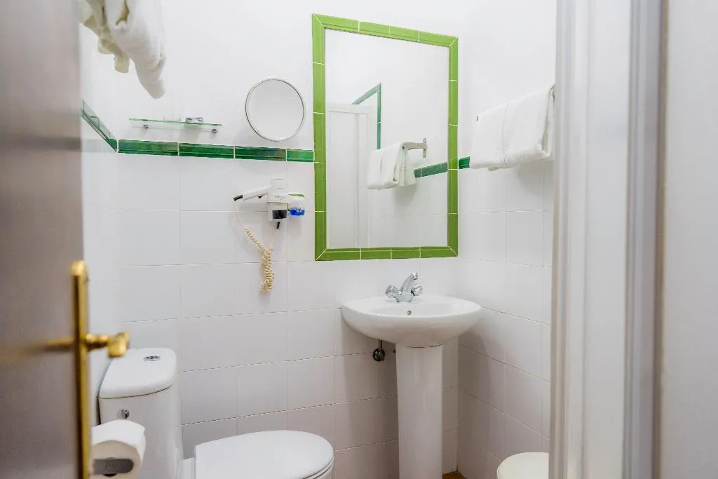 TRIPLE STANDARD Room, Los Veneros, Seville