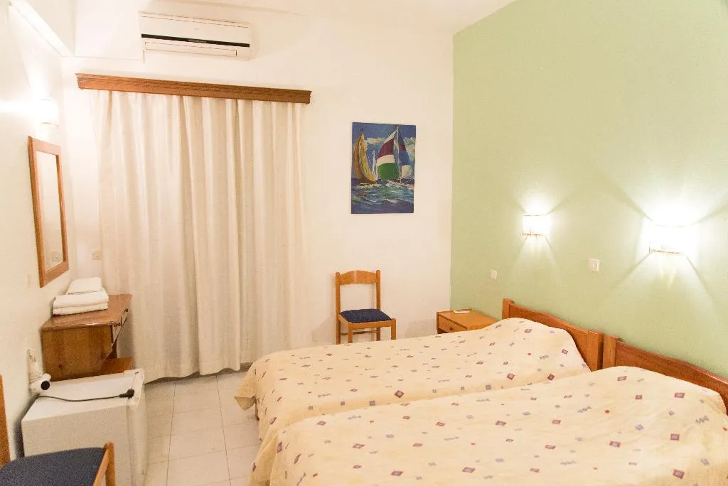 Room, Athina, Kalamata