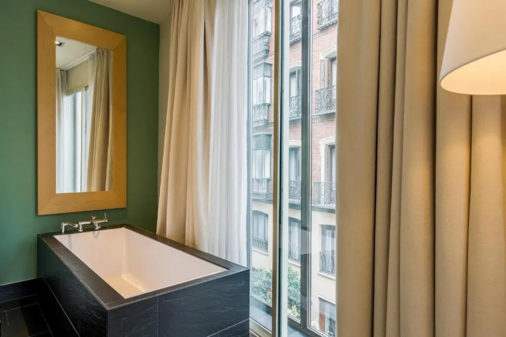 JUNIOR SUITE STANDARD Room, Room Mate Alicia, Madrid, Madrid