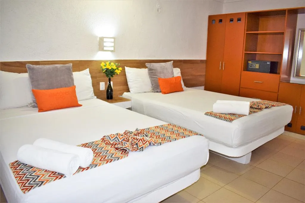 SUITE OCEAN FRONT Room, Arrecifes Suites, Cancun Area