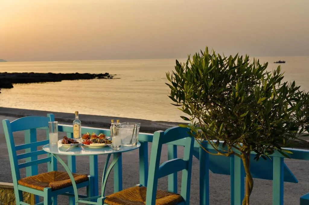 Room, Socrates Apartments & Restaurant, Crete