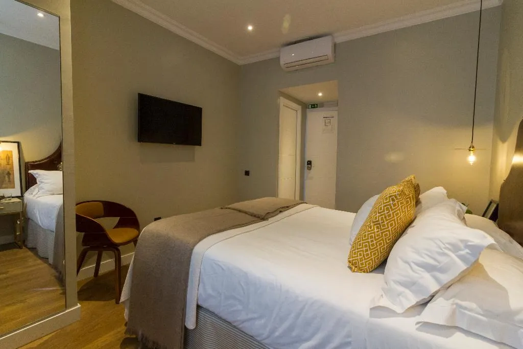 Double or Twin STANDARD Room, Bairro Alto Suites, Lisbon